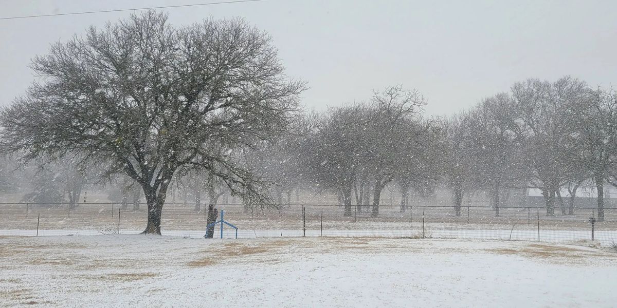 Arctic Cold Front Sweeps into North Texas, Bringing Drastic Temperature Drop