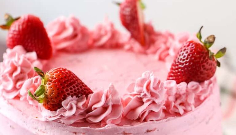 Easy and Tasty Strawberry Cake With Homemade Strawberry Frosting!