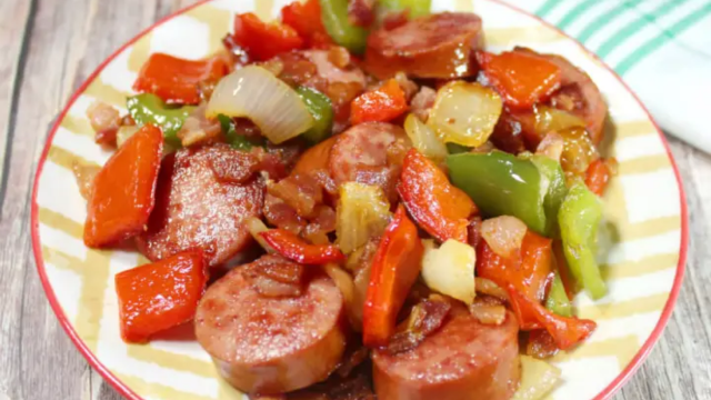 Sausage and Peppers Stir-Fry: Easy, Tasty, and Filling Dinner Idea