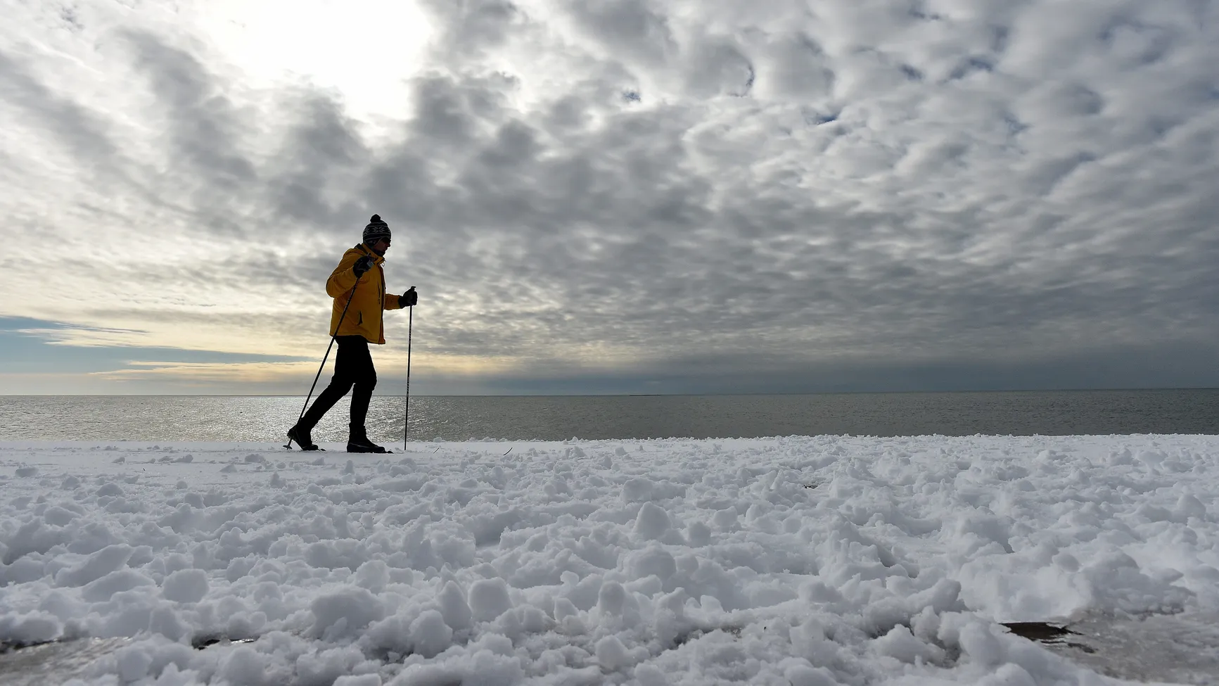 Winter Storm Slams East Coast: Five Confirmed Dead as Weather Conditions Deteriorate