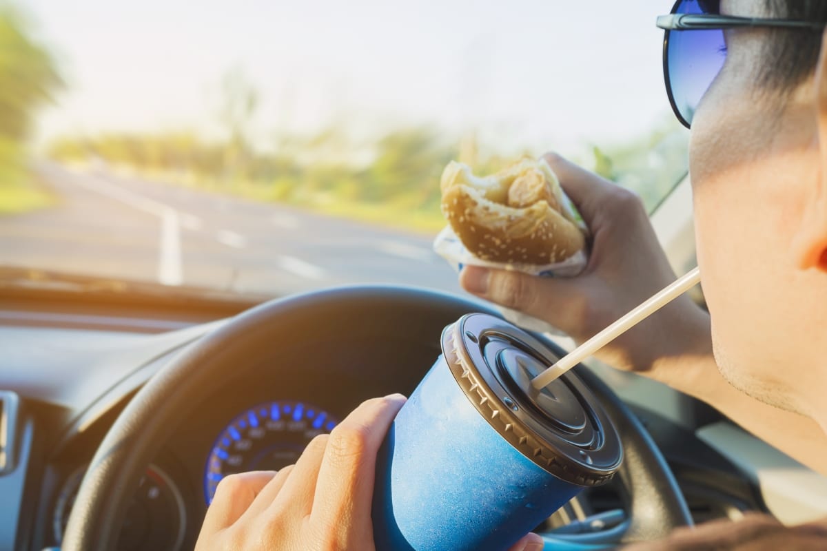 Pennsylvania Drivers Beware: The Risks of Eating While Driving and What the Law Says