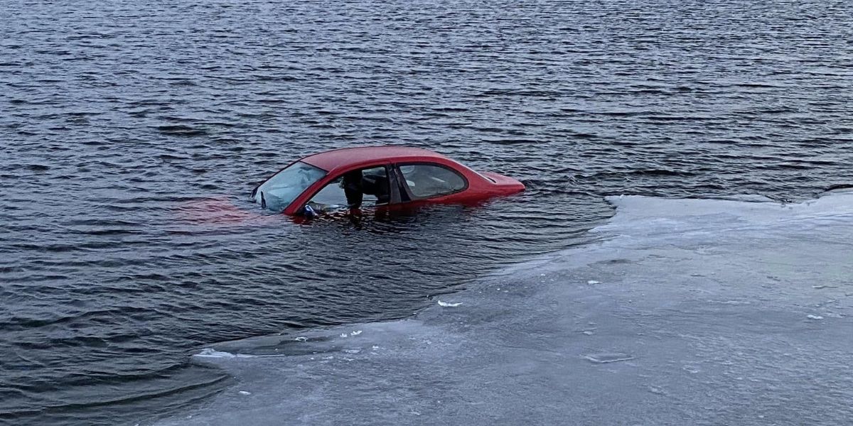 High-Speed Pursuit Ends in Lake Winnebago After Dramatic Crash